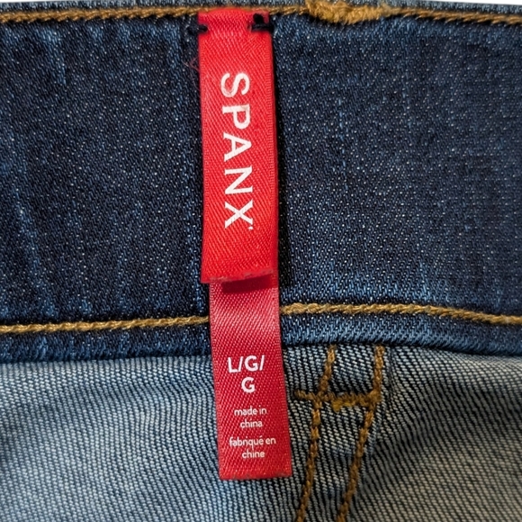 SPANX Flare Jeans Dark Wash Tall L 34 Inseam High Rise Pull On Shaping Denim - Picture 4 of 6